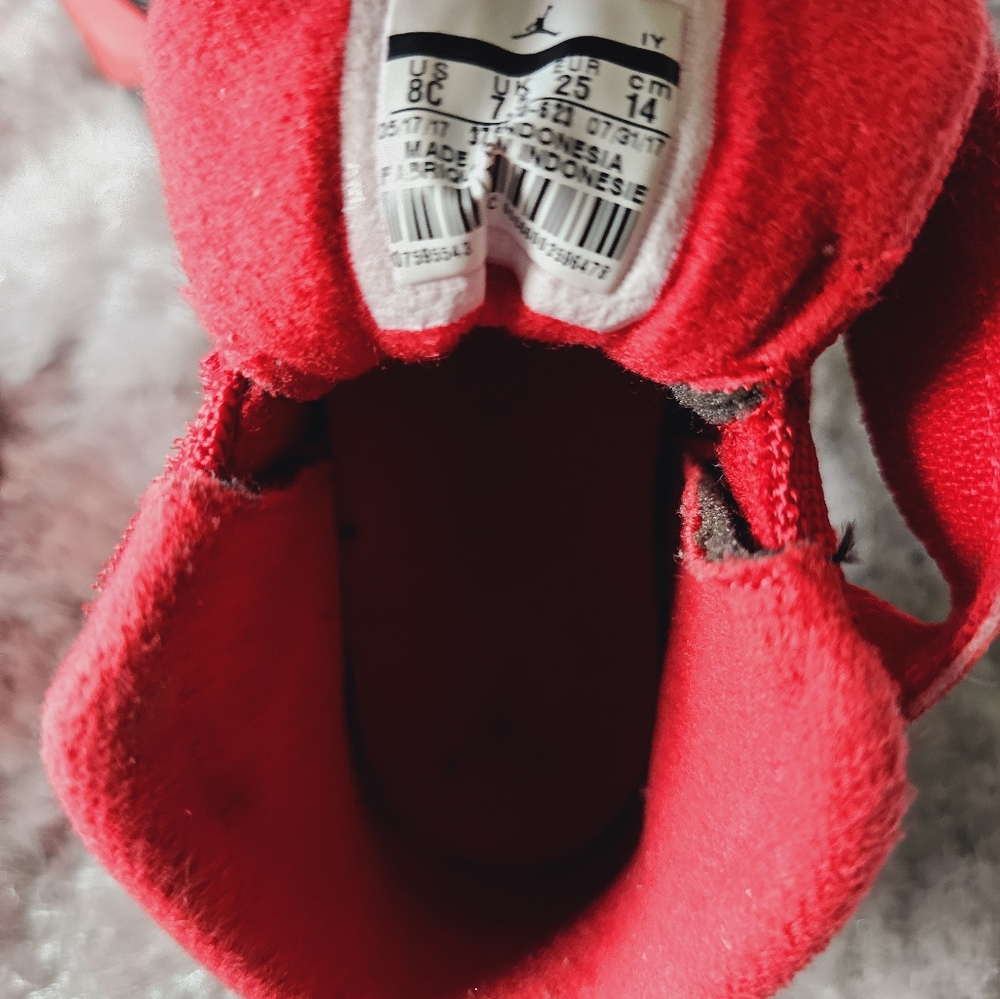 Jordan 11 - Picture 2 of 3